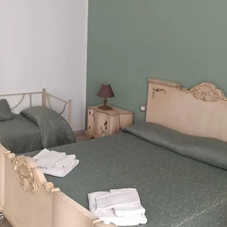 Bed & Breakfast Almaran Port & 3*