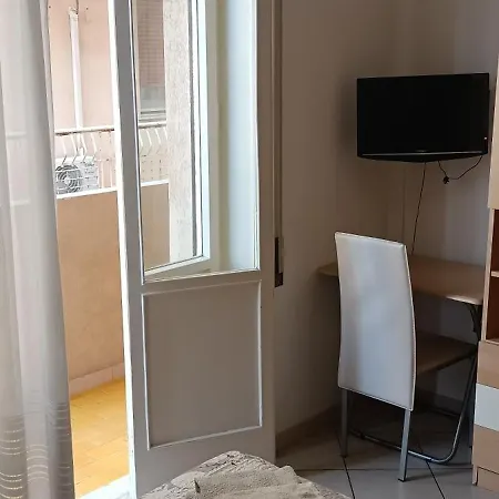 Oda ve Kahvaltı Almaran Port &