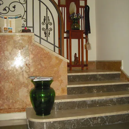 Oda ve Kahvaltı Almaran Port & 3*